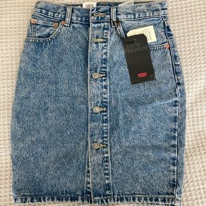 Levi’s mom skirt